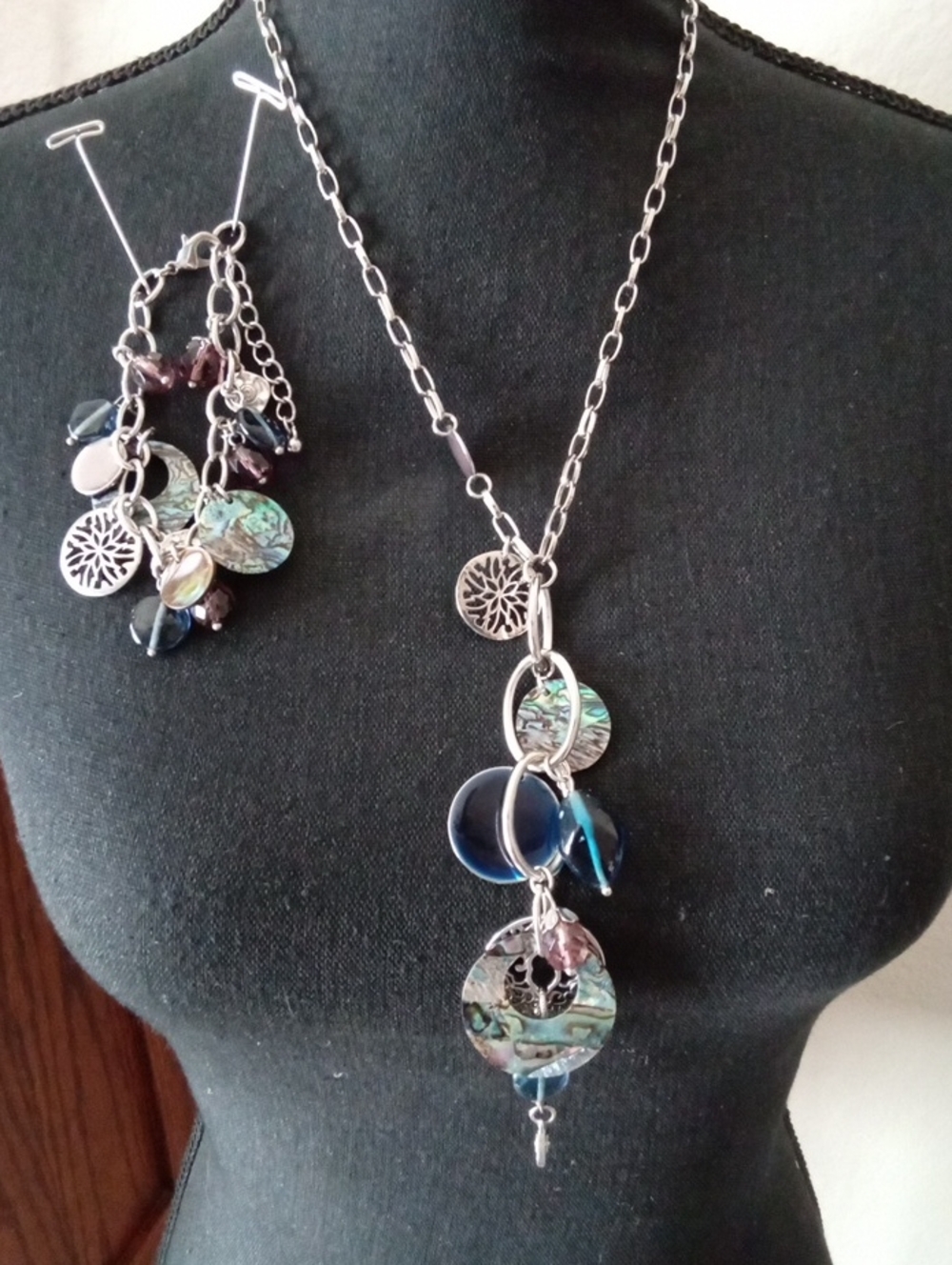 Lia Sophia Abalone Silver Tone Necklace With Bracelet.